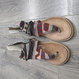 NWOT Very G  Women's Sandal size 9